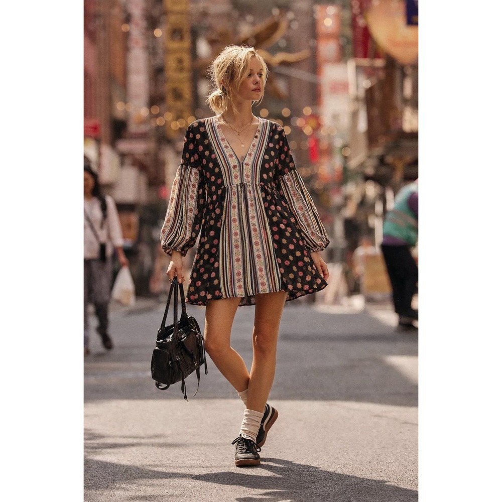 Free People Black Floral Boho Grommet V-Neck Mini Dress Pockets Medium NWT